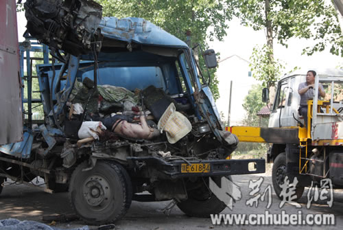 宜昌車禍新聞更新，應(yīng)對(duì)車禍?zhǔn)录牟襟E指南（適用于初學(xué)者與進(jìn)階用戶）