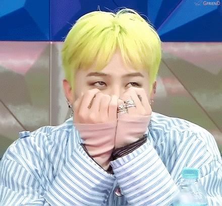 耐克最新海報(bào)引領(lǐng)運(yùn)動(dòng)風(fēng)尚，激發(fā)無(wú)限潛能，展示時(shí)尚力量