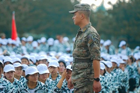 最新軍旅歌曲2024，軍歌嘹亮，情義永恒