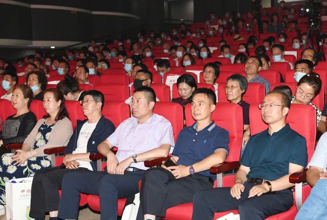 關(guān)于在線觀看99最新視頻的涉黃問(wèn)題及文章探討（警示篇）