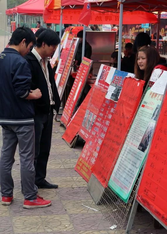 豐城最新晉工招聘，小巷中的獨特機遇，探索職業(yè)新篇章！