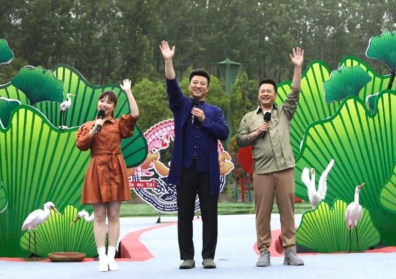 新浪最新消息，友情與家庭的溫馨日常時刻