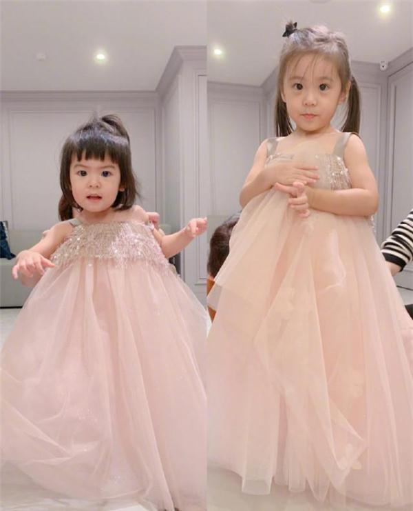 賈靜雯布布最新照片,賈靜雯布布最新照片，時光中的優(yōu)雅女神