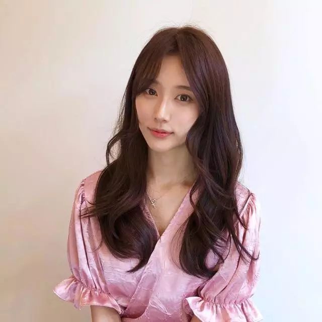 2024中長(zhǎng)發(fā)最新發(fā)型女，指南與步驟詳解，打造時(shí)尚發(fā)型！