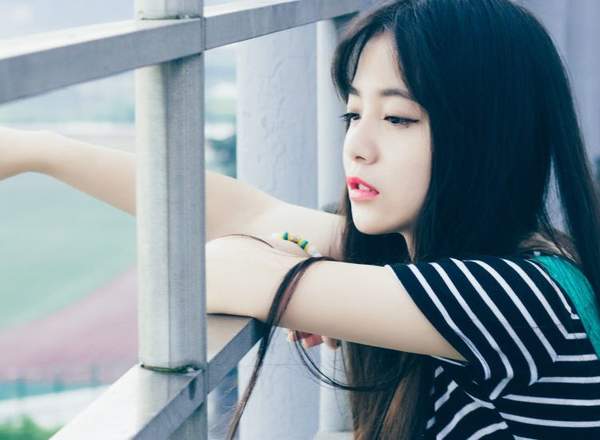 韓珺瑤段允安最新章節(jié),韓珺瑤段允安最新章節(jié)，小巷中的隱秘美味