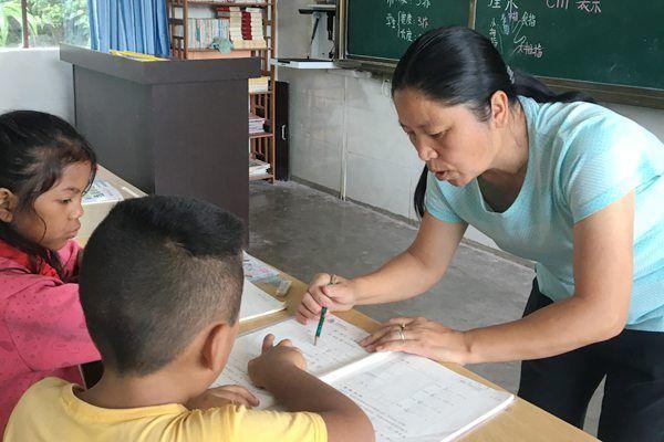 張老師，教育領域的璀璨新星閃耀教育界的光輝典范