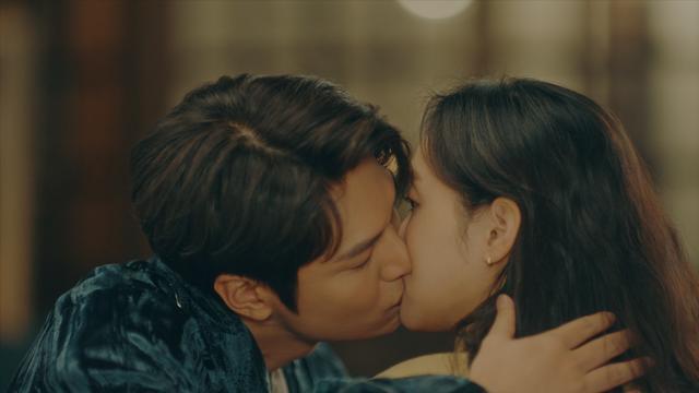 最新吻戲心動瞬間，甜蜜愛情誓言的每一吻！