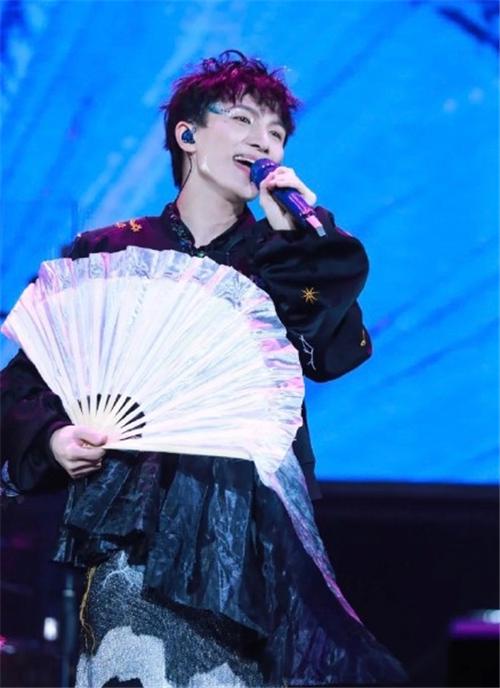 火花最新歌曲，自然美景之旅，探尋內心的平和寧靜