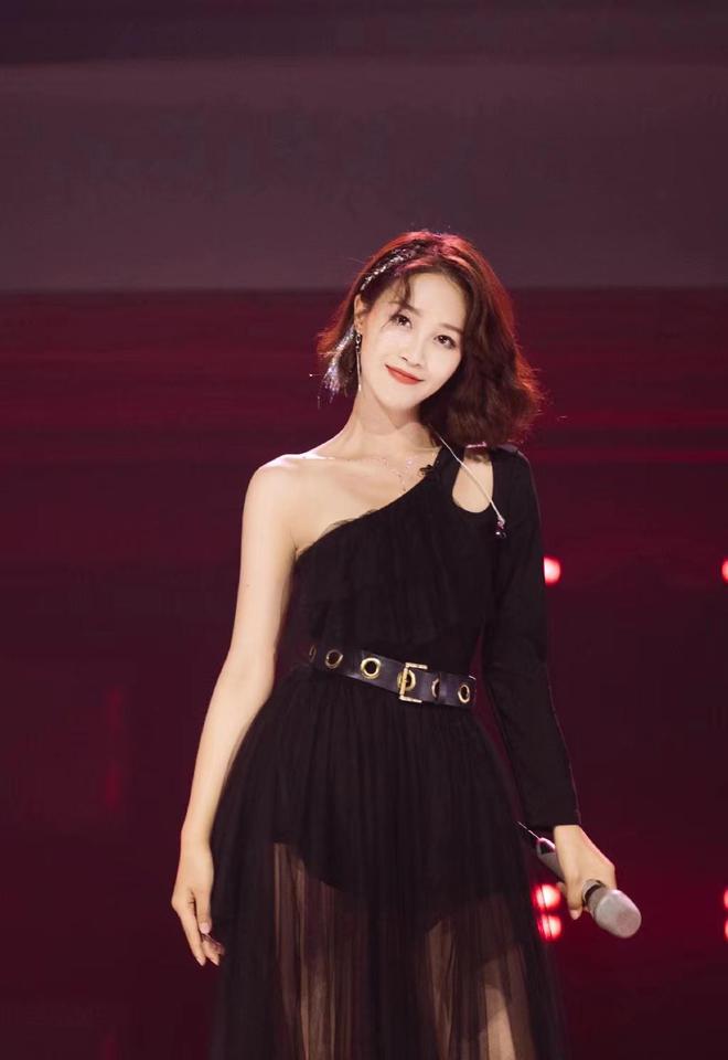 藍(lán)盈瑩最新動(dòng)態(tài)，演技與公眾形象的閃耀碰撞