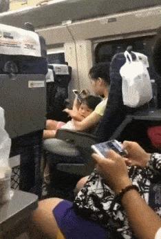 最新地鐵男必備神器，高科技伴侶引領(lǐng)未來(lái)出行風(fēng)潮