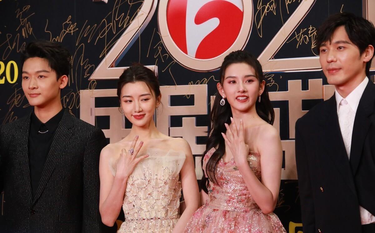 從陰影走向星光，自信力量引領(lǐng)下的黑皮膚女明星成長之路