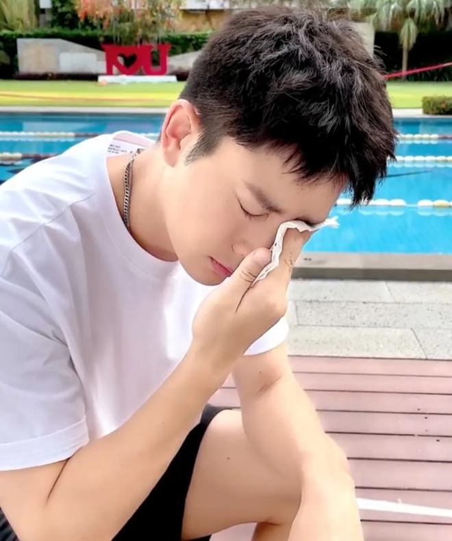 賈乃亮最新直播手機(jī)，直播間的溫馨日常與友情的紐帶展現(xiàn)標(biāo)題魅力！