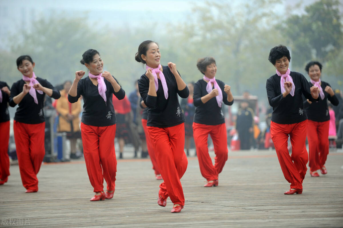 最新廣場舞共舞樂翻天，步驟指南與熱鬧狂歡