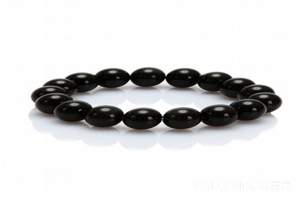 黑曜石價格之謎，友情與陪伴的溫馨故事