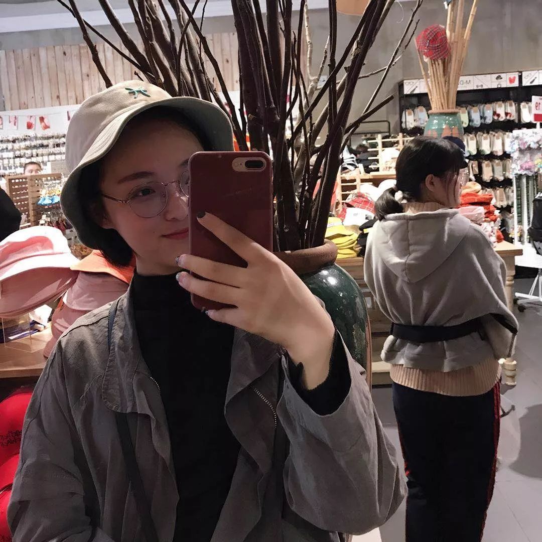 賀微演員，演藝之路的璀璨之星