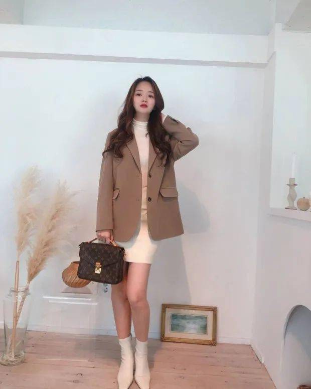 韓國(guó)新晉女主播作品探秘與欣賞，領(lǐng)略精彩瞬間