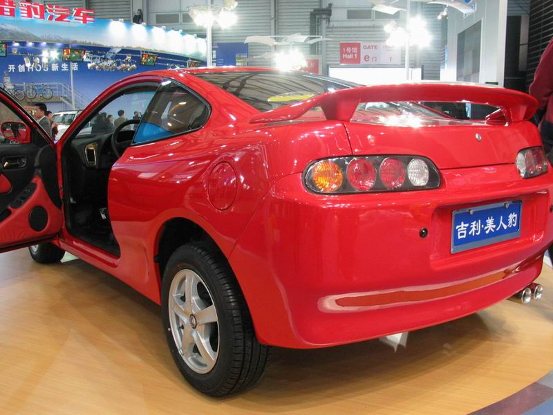 吉利美人豹新款上市，小巷中的隱藏特色小店亮相