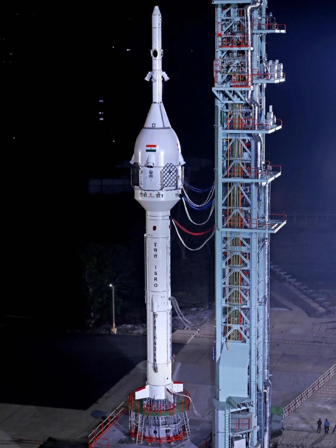 最新衛(wèi)星火箭，雙刃劍效應(yīng)下的發(fā)展觀點(diǎn)解析