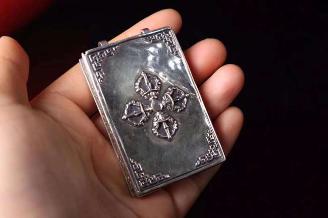 佛牌明星的成長之路，一路學習，自信閃耀