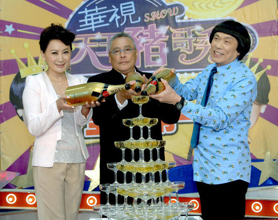 豬哥亮陳亞蘭最新動(dòng)態(tài)揭秘，小巷美食寶藏大揭秘！