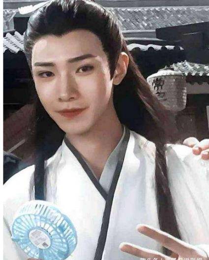 探尋舞臺(tái)與銀幕背后的藝術(shù)之旅，演員視鏡深度解析