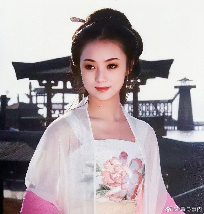 董智芝的表演藝術(shù)之路，如何學(xué)習(xí)表演藝術(shù)并邁向舞臺(tái)成功之巔