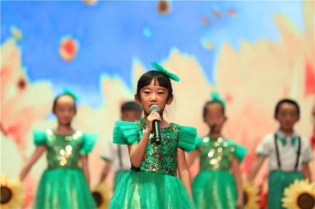 尹小艷演繹的云南山歌新篇章，自信與成就的力量展現(xiàn)學(xué)習(xí)變遷之路