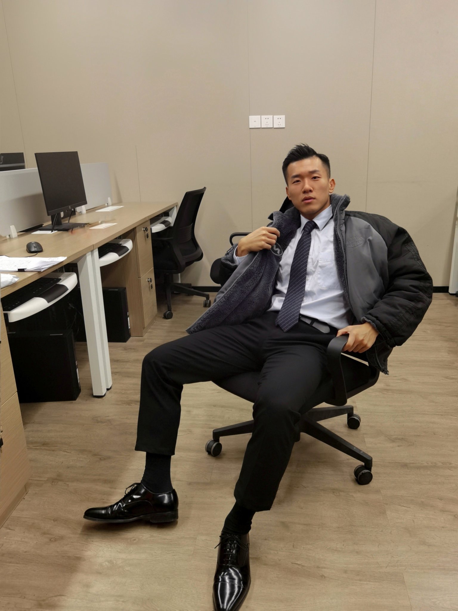 呆叔最新風(fēng)采，新晉時(shí)尚偶像引領(lǐng)潮流新風(fēng)尚