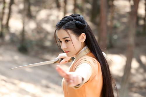 秦時(shí)明月新登場(chǎng)女俠角色——科技之光，生活之路的照亮者