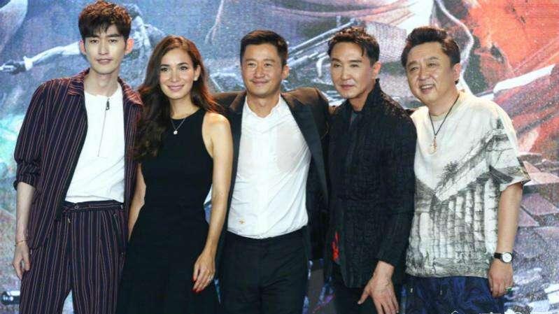 戰(zhàn)狼票房刷新高峰，電影院里的熱血時(shí)刻