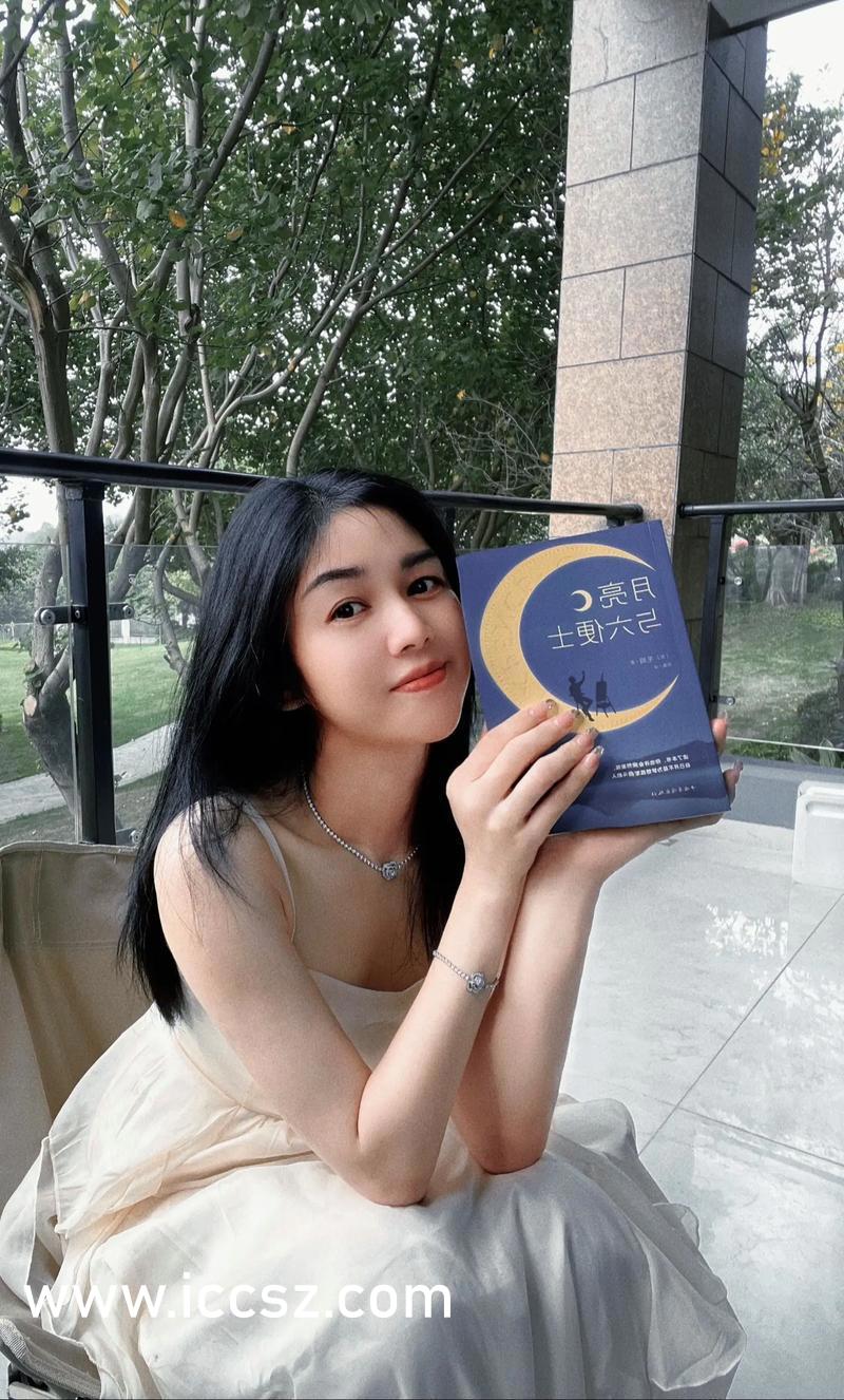 科技與藝術(shù)交融，動漫美女脫光衣服的全新體驗