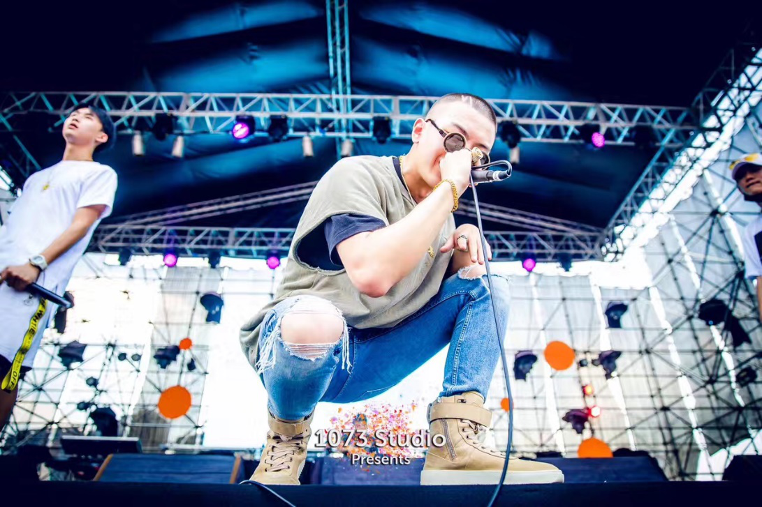 品冠新歌發(fā)布，自信成就夢(mèng)想，正能量點(diǎn)亮人生之歌