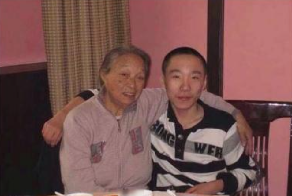 演員孫星，舞臺(tái)到熒屏的蛻變之路——自信與成就的力量