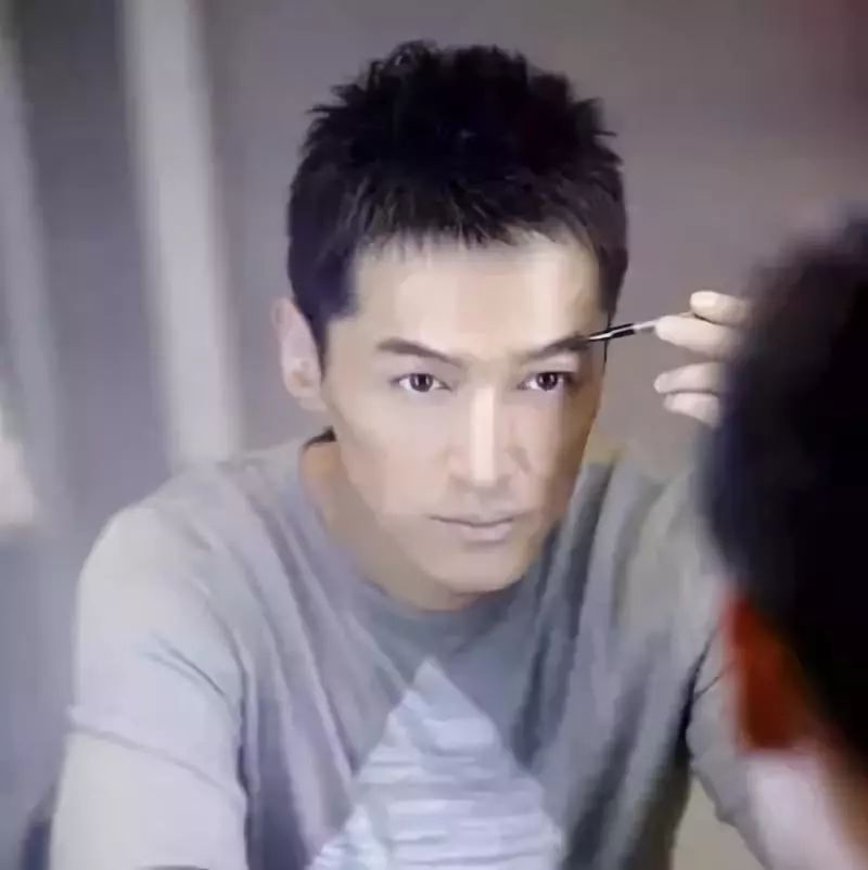 男明星與同性戀話題，理解與尊重的步驟指南