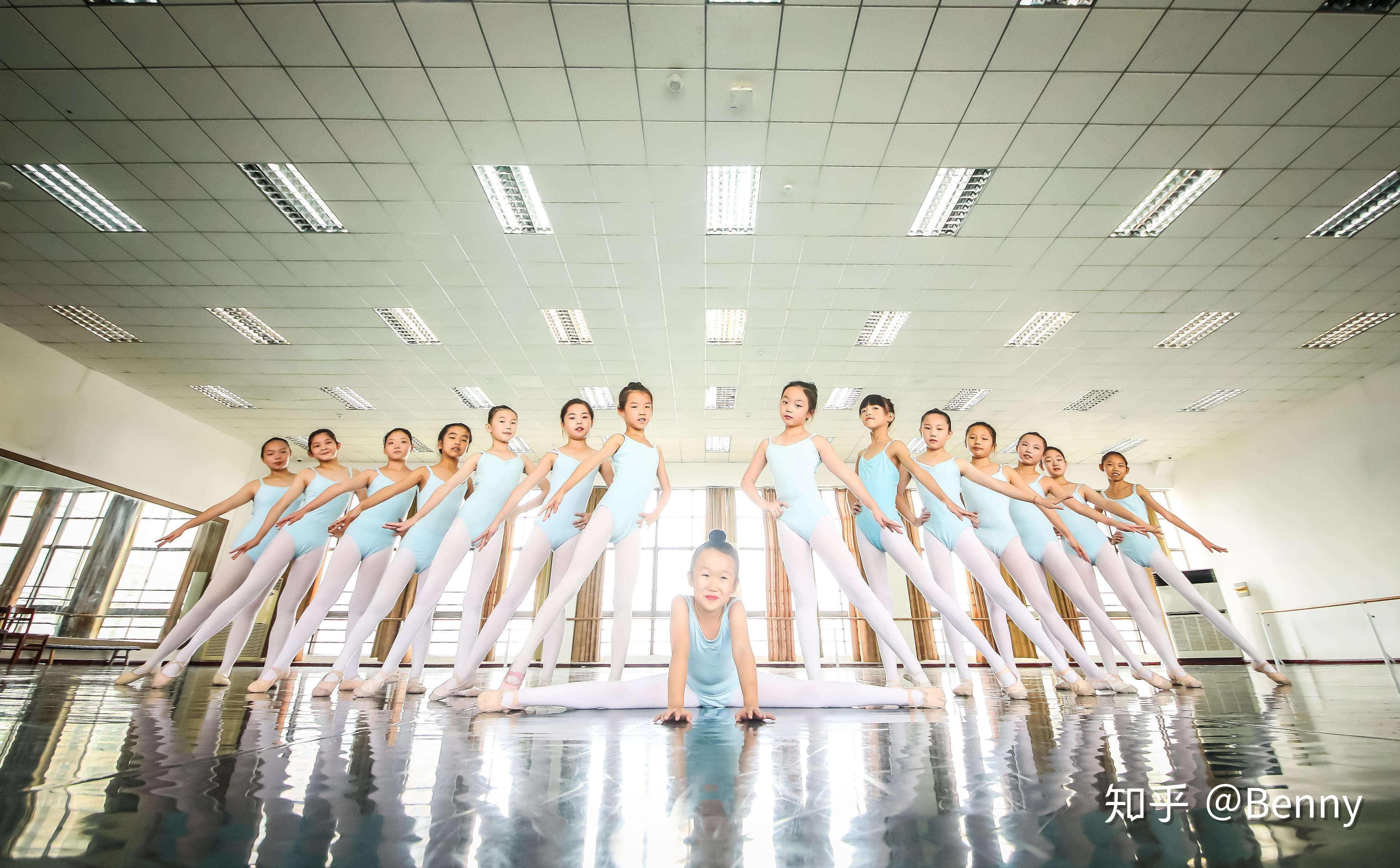 最新男生舞蹈，自信、成長與無限舞動(dòng)的力量