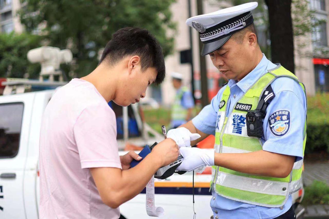 廠區(qū)標(biāo)語(yǔ)煥新，點(diǎn)亮變化之光，鑄就自信未來(lái)之路