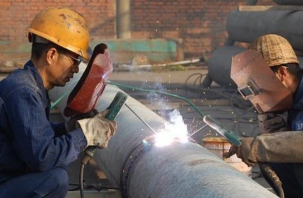 最新電焊工退休年齡，自然美景下的職業(yè)人生探索之旅