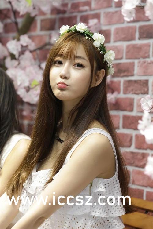 探索時(shí)尚界的璀璨新星，Jenny佳妮的最新動(dòng)態(tài)與風(fēng)采