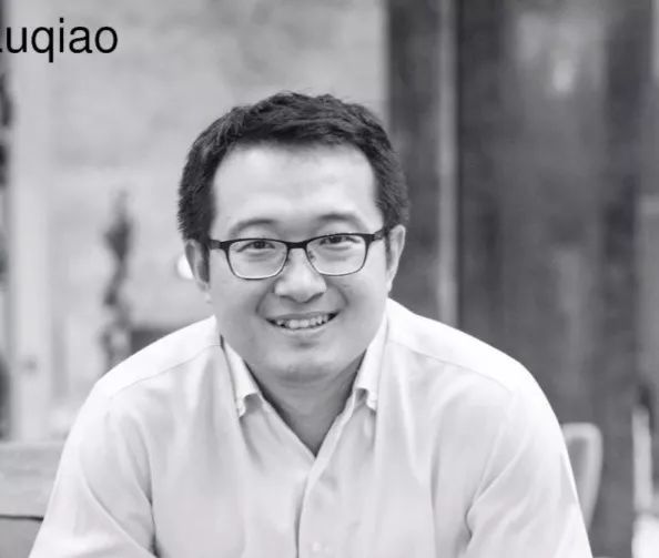 何匡最新女友，變化的力量與自信成就之路的見證者