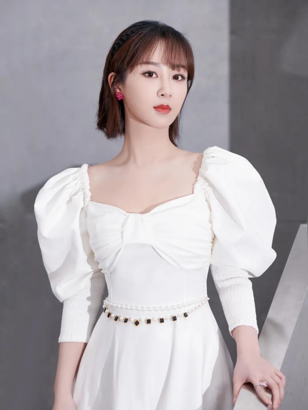 楊紫短發(fā)新潮流，時(shí)尚造型指南與打造技巧