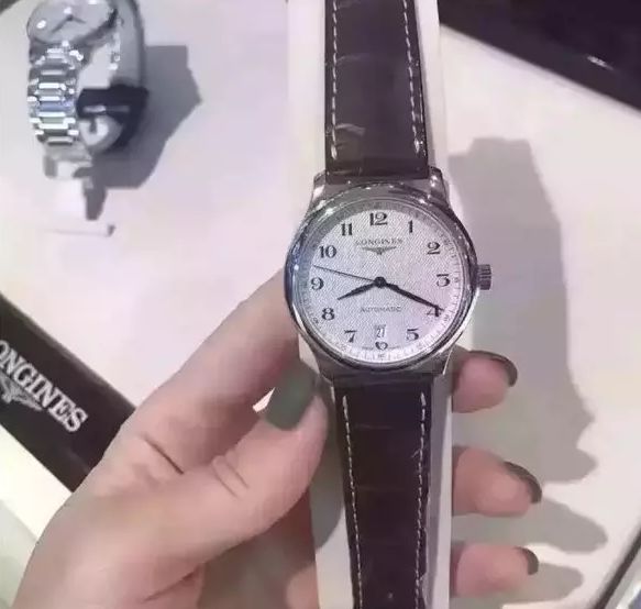 最新款浪琴，時(shí)尚與工藝的完美融合