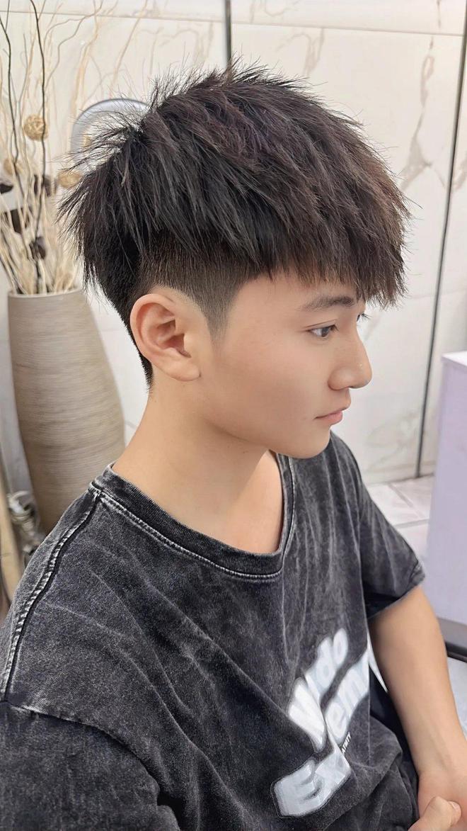 時(shí)尚變遷，探索短發(fā)型風(fēng)潮與影響，展望2025最新流行趨勢