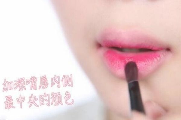 最新口紅涂法教程，輕松打造完美唇妝技巧