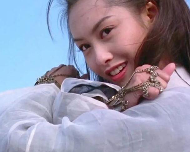 朱茵2025最新照片，公眾視角下的觀點碰撞與個人立場展現(xiàn)