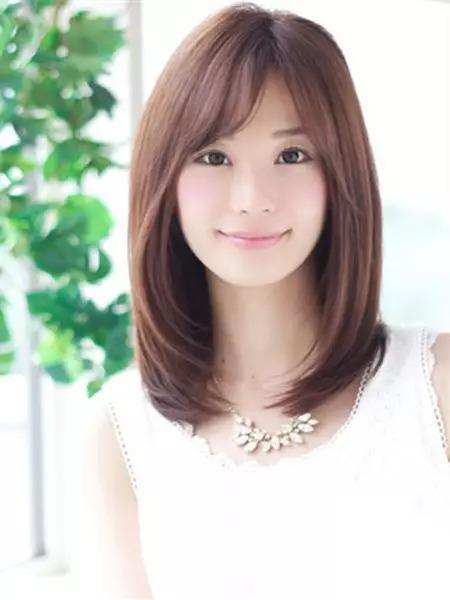 從入門到精通，2025最新短直發(fā)發(fā)型指南，引領(lǐng)時尚風(fēng)潮！