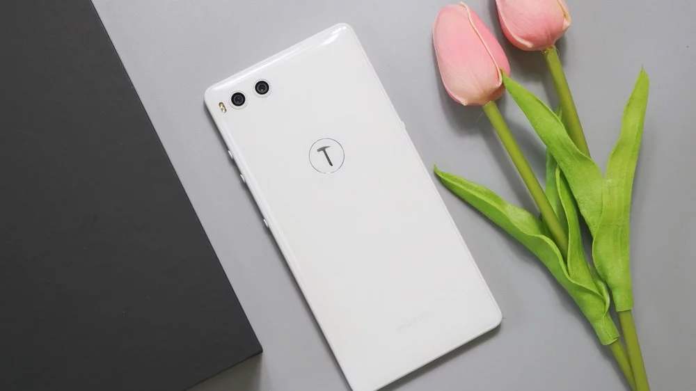 錘子最新旗艦，科技與情感的完美交融