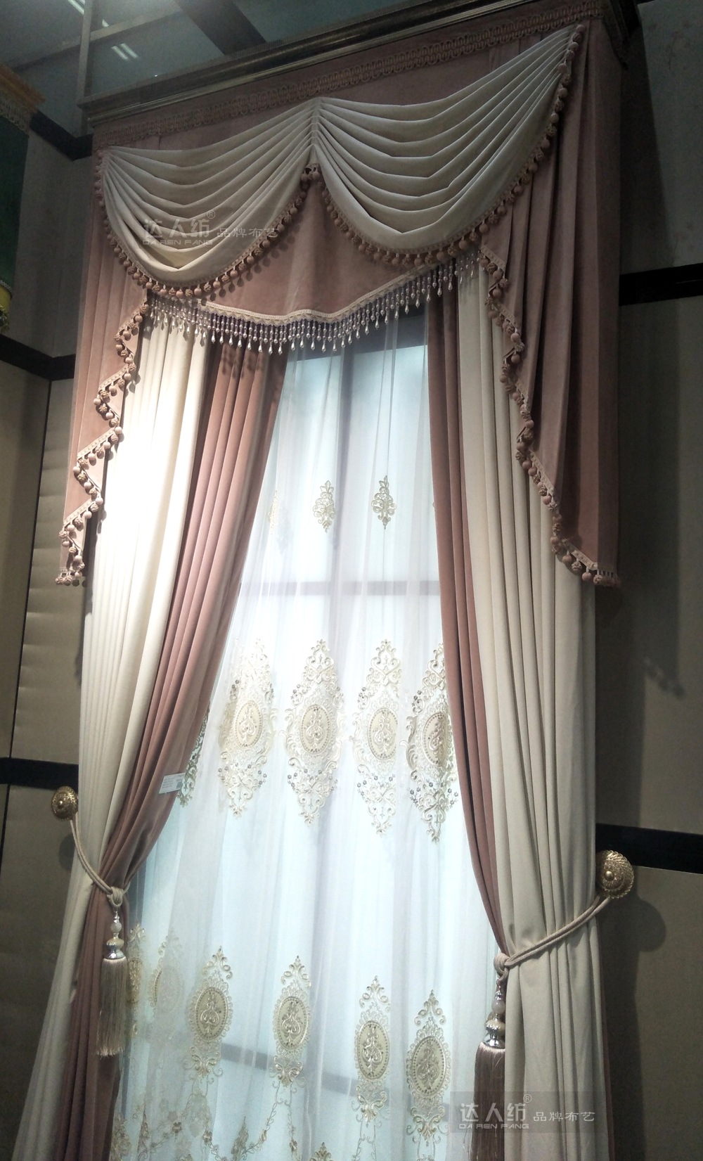 最新窗幔款式圖片，時(shí)尚與歷史的完美交融