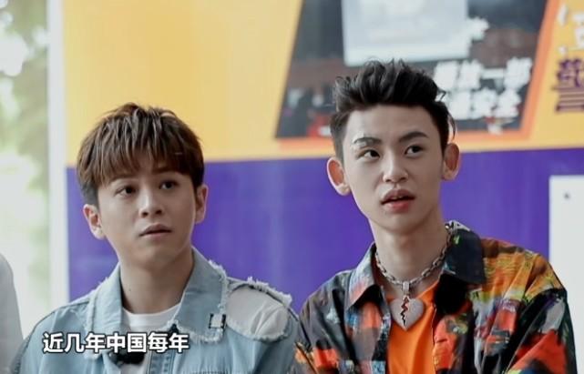 小鬼最新綜藝節(jié)目，青春風(fēng)暴背后的背景、事件與影響力