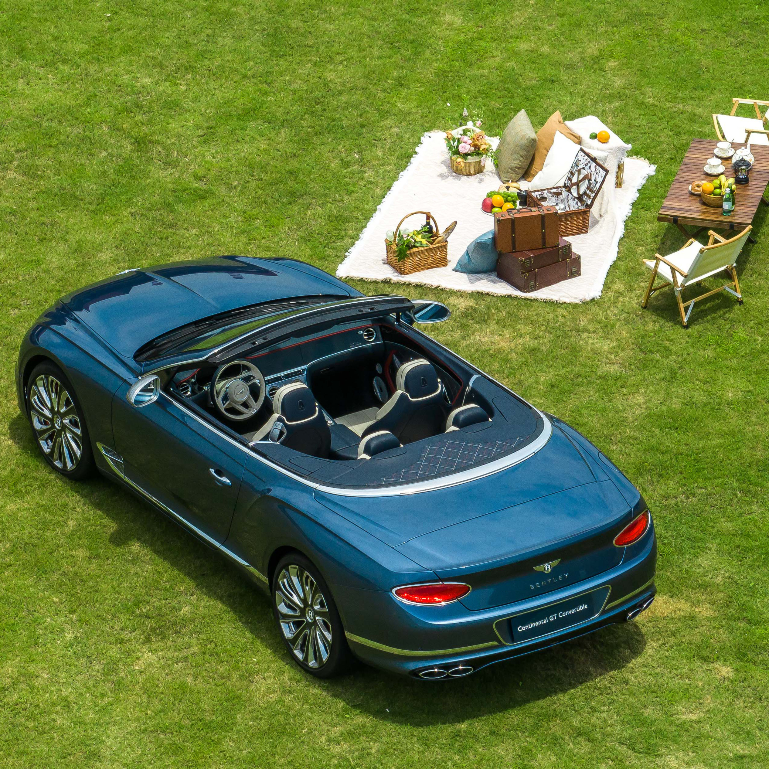 賓利敞篷最新車型，友情與溫情的完美融合