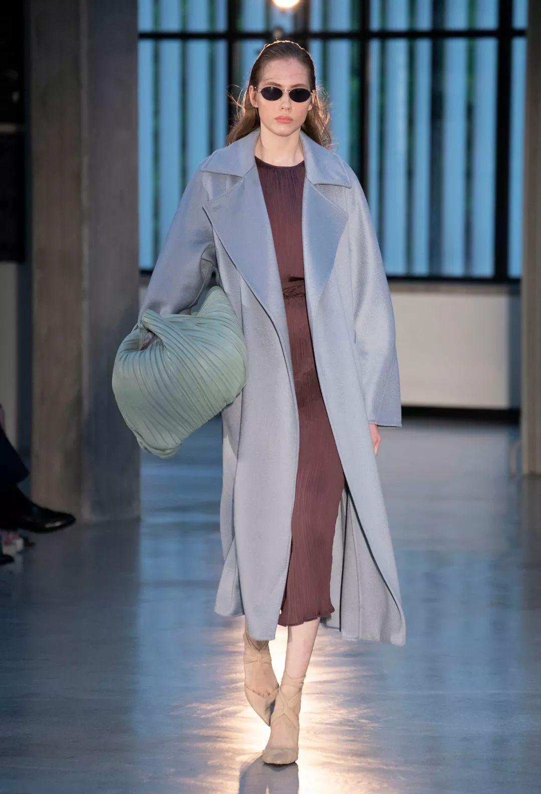 最新流行裝的時(shí)尚魅力與觀點(diǎn)論述